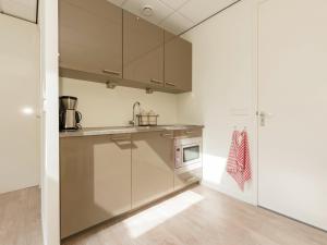 Køkken eller tekøkken på Alluring Apartment in Bergen with Terrace, Garden and BBQ