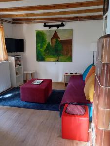 a living room with a couch and a table at Petra Kuća Apartmani Studio Divčibare Петра Кућа Апартмани Студио Дивчибаре in Divčibare