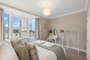 a bedroom with a bed and a large window at Spacious - Central - King Beds - Fast Wi-Fi in Brighton & Hove +28 photos