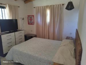 En eller flere senge i et værelse på Cabaña Los Algarrobos