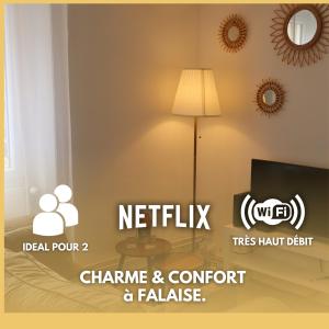 TV a/nebo společenská místnost v ubytování Charme et confort dans le centre-ville de Falaise quartier calme - Larès