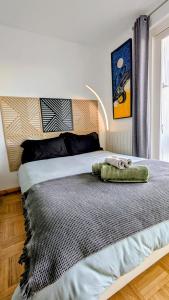 a bedroom with a large bed with a large headboard at Appartement de charme in Concarneau