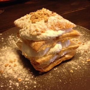ein Stapel Eiscreme-Sandwiches auf einem Teller in der Unterkunft HOTEL RESTAURANT TURÓ de la TORRE in Manresa