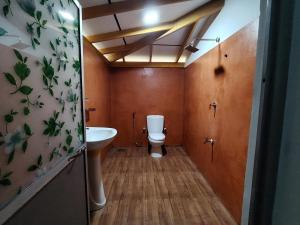 a bathroom with a toilet and a sink at Villa Hide Out in Busse +20 photos