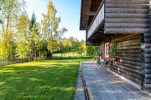 En have udenfor Luxurious Log House - Gränsfors 354