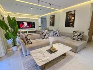 a living room with couches and a coffee table at Elite'Stay by Al Amir in Cabo Negro