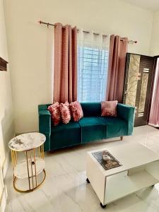 Khu vực ghế ngồi tại Holiday Homestay