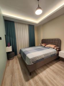 Postel nebo postele na pokoji v ubytování TOROS BULVAR Cozy fancy Sea view next to the Mall and near to the Beach, in the mid of Alanya Mahmutlar!