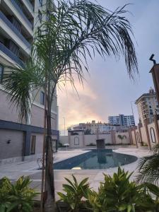 Bazén v ubytování TOROS BULVAR Cozy fancy Sea view next to the Mall and near to the Beach, in the mid of Alanya Mahmutlar! nebo v jeho okolí