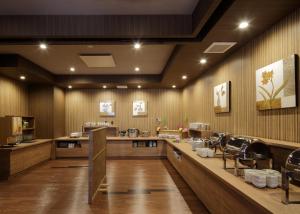 Reštaurácia alebo iné gastronomické zariadenie v ubytovaní Hotel Route-Inn Hita-Ekimae