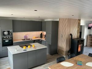 Nhà bếp/bếp nhỏ tại Le repaire de la n4 +16 ảnh