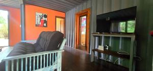 Et tv og/eller underholdning på Bosque & Mar - Fresca cómoda y luminosa.