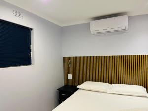 En eller flere senge i et værelse på Siyaya’s Guest Palace + 21 billeder