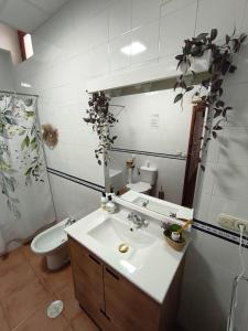 Et badeværelse på Casa Rural hasta 14 personas Alpujarra Granadina, La Almazara