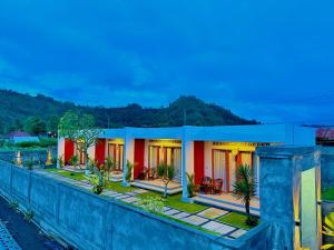a house with a blue and red facade at Talvista Kintamani Villa in Kintamani