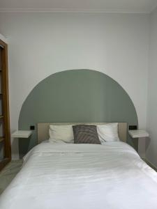 Postel nebo postele na pokoji v ubytování Central apartment Medina Tetouan, 2BR + 1 fotografie