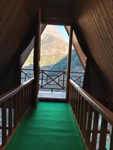 Cảnh núi rừng hoặc tầm nhìn ra núi từ chỗ nghỉ nhà dân +2 ảnh