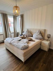 a bedroom with a bed and a chandelier at Marktblick in Esens