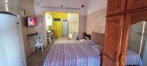 a bedroom with a bed in a room at Kitnet Mobiliada in São Luís