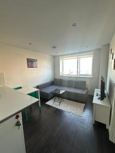 Et opholdsområde på 1+1 Modern flat next to Sutton train station