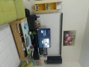 TV a/nebo společenská místnost v ubytování Master Bedroom Villa Damansara near IOI Damansara Mall and Segi College