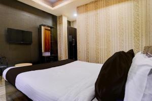 Et tv og/eller underholdning på Collection O Gold Valley Formerly Misty Royale