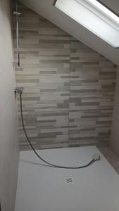 Et badeværelse på VILLARGONDRAN vélos en Maurienne garage motos