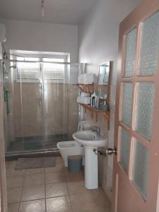 Koupelna v ubytování Sol, Terra e Mar- No coração do Plateau