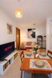 TV/trung tâm giải trí tại Cleo’s home