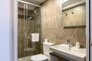 Koupelna v ubytování Hôtel le Saint Nicolas + 111 fotografií