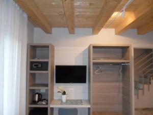 a living room with a flat screen tv on a wall at Carme31 Sirmione in San Martino della Battaglia