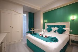 En eller flere senge i et værelse på Old Town Boutique Hotel