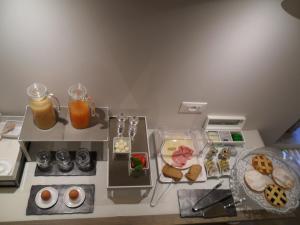 a table with breakfast foods and drinks on it at Carme31 Sirmione in San Martino della Battaglia +34 photos