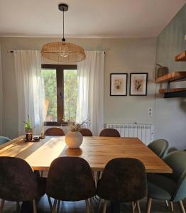 Billede fra billedgalleriet på La Piñona - ACOGEDOR CHALET EN LAS ESTRIBACIONES DE LA SIERRA DE GREDOS - CASA PARA 6 PERSONAS CON PISCINA EN EL TIEMBLO ÁVILA i El Tiemblo