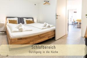 En eller flere senge i et værelse på Gemütliche Souterrainwohnung mit gratis Parkplatz