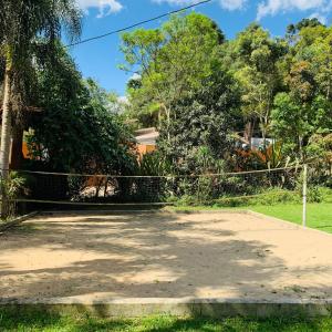 een oprit voor een huis bij SUITES - Românticas na natureza para adultos in Itapecerica da Serra