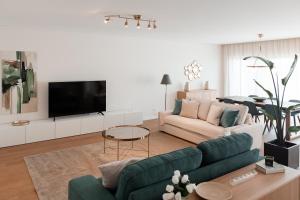 a living room with a couch and a tv at Conserveira 8 in Olhão