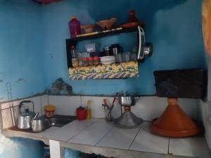 Køkken eller tekøkken på La grotte Moulay Atlantique d'Aglou