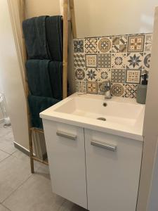 Koupelna v ubytování Studio bien équipé avec clim Proche gare et centre-ville