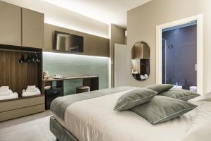 Giường trong phòng chung tại Fashion House