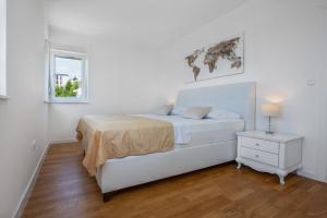 En eller flere senge i et værelse på Luxury Penthouse Royal Residence