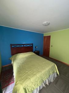 Giường trong phòng chung tại Hostal Alma Verde Habitación Matrimonial