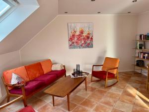 a living room with a couch and a table at Eifeleule in Hürtgenwald