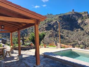 En generel udsigt til bjerge eller udsigt til bjerge taget fra landstedet