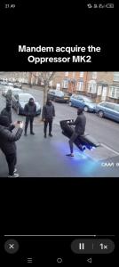 een foto van een man op een motorfiets op straat bij HUB KAMi in Cikunir Satu