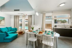 Et opholdsområde på Tortuga Luxury Villas Sivota