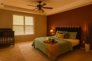 ein Schlafzimmer mit Bett und Deckenventilator in der Unterkunft Crew Stay Sleeps 16 Work, Cook, Play & Relax in Navo