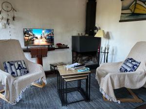 TV a/nebo společenská místnost v ubytování Cuchilla Alta-La Cabaña Celeste