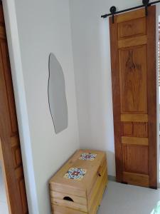 a room with a wooden box next to a door at Casa Miava - Studio 1 in Marau +1 photo