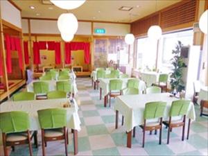 Een restaurant of ander eetgelegenheid bij Hotel CROWN HILLS MIYOSHI